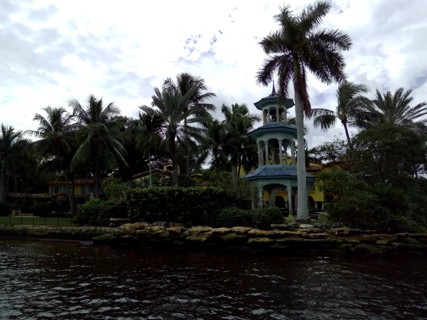 Pavillon bleu sur le canal de Key Biscayne
