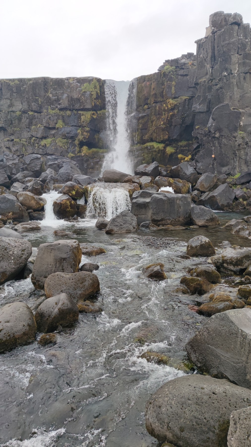 Cascade dans les fjords islandais