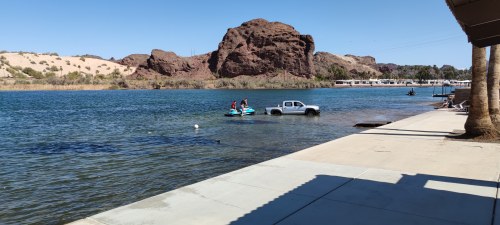 Camion dans le lac de Lake Havasu City